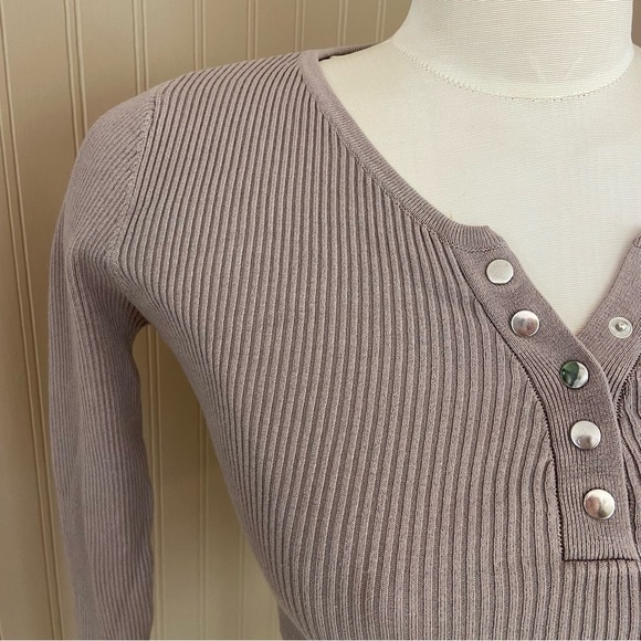 GARAGE Grey/Taupe Long Sleeve Ribbed Crop
Top Women’s Small - Picture 4 of 7